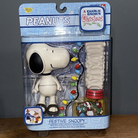 A Charlie Brown Christmas 2004 PEANUTS Festive Snoopy with decor, lights, skates - Picture 11 of 11